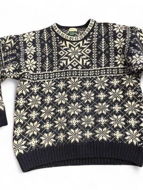 Vintage G.H. Bass & Co. navy blue & white 100% wool made in Scotland sweater
